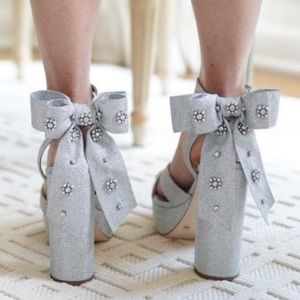 NWT Antonio Melanie x Nicole Bathie Silver Bow Heels